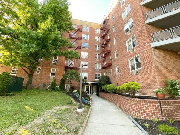 15105 Cross Island Parkway 2C, Whitestone NY 11357