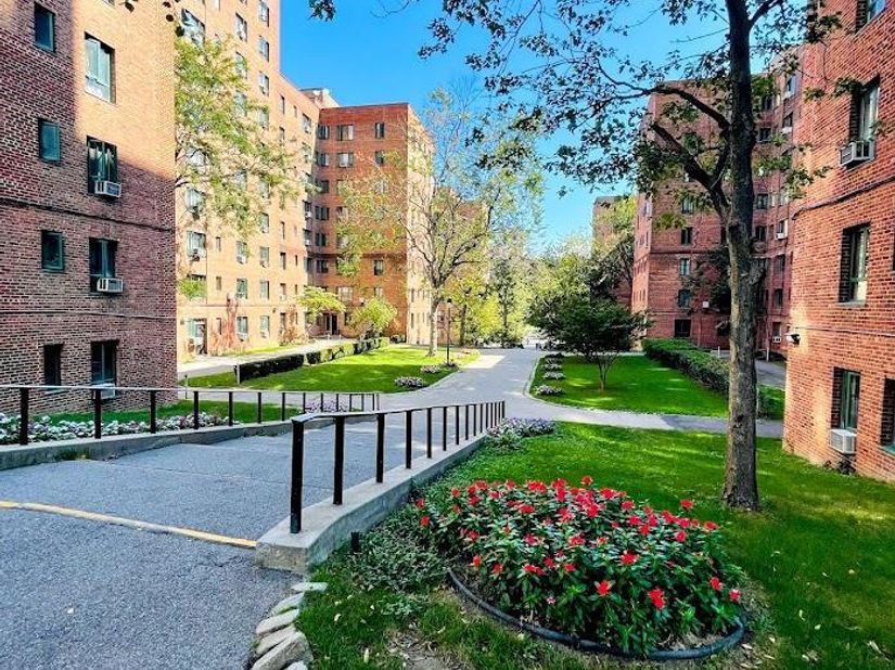 1686 Metropolitan Avenue 4H, Bronx NY 10462