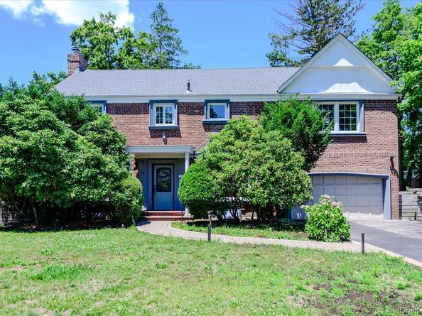 18 Pond Park Road, Great Neck NY 11023
