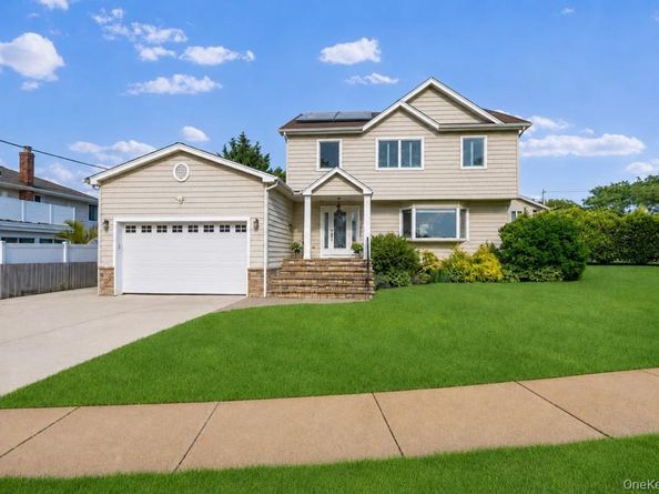 34 Admiral Road, Massapequa NY 11758