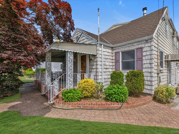 20 Francine Drive N, Massapequa NY 11758