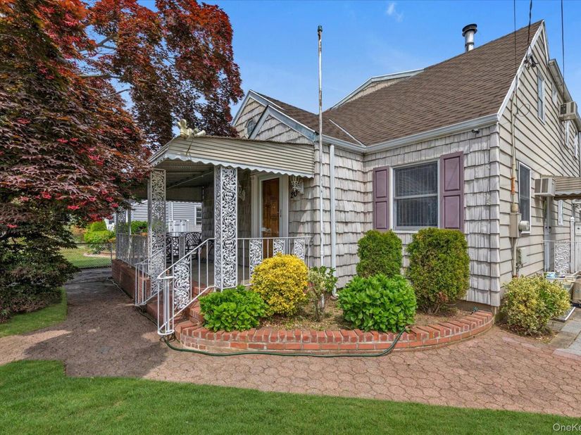 20 Francine Drive N, Massapequa NY 11758