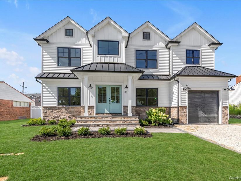 23 Garden Circle, Syosset NY 11791