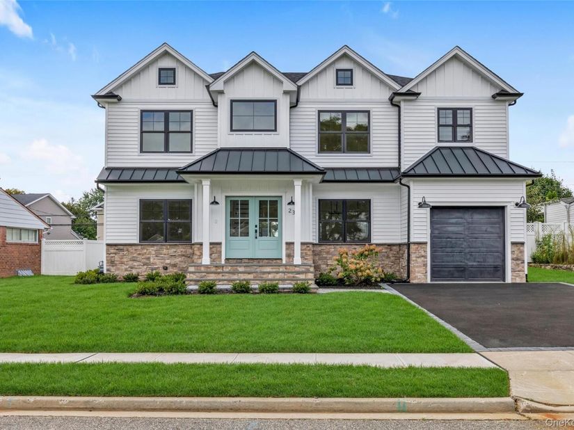 23 Garden Circle, Syosset NY 11791