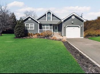 17 Woodlawn Avenue
