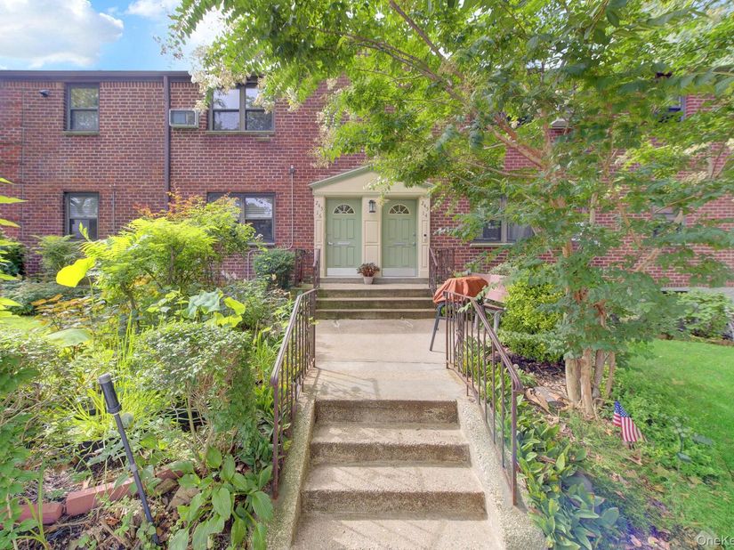 245-14 61st Avenue 0126, Douglaston NY 11362