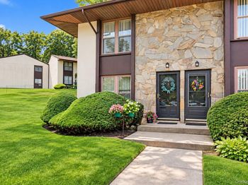 2 Hemlock Court