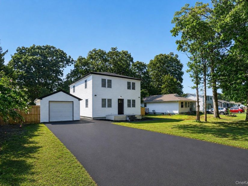 118 Floyd Road, Shirley NY 11967