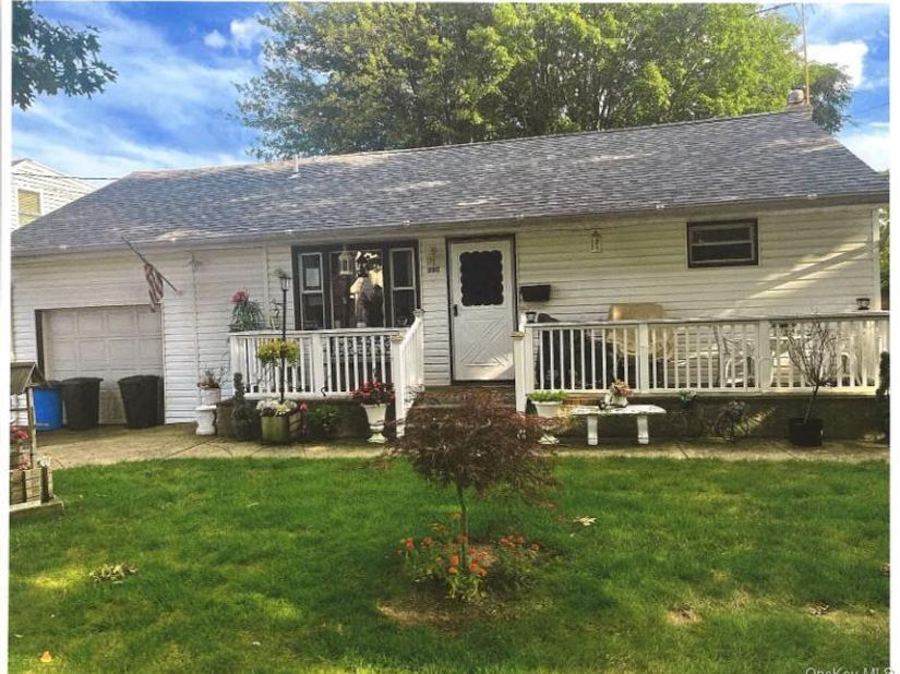 330 Florida Avenue, Copiague NY 11726