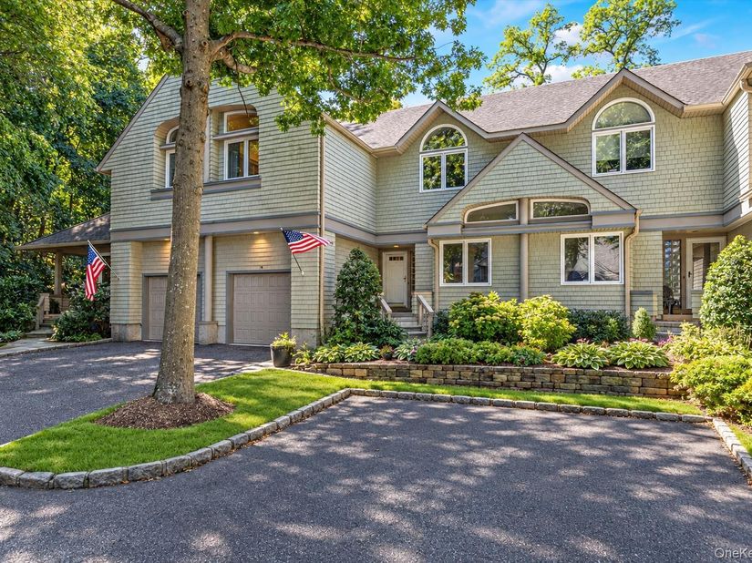 14 Insbrook Court, Huntington NY 11743