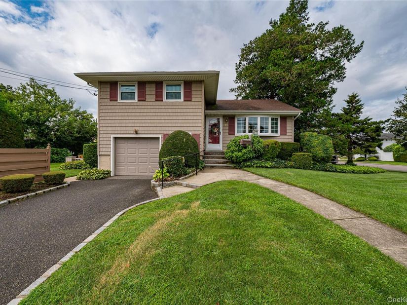 14 Westmoreland Road, Hicksville NY 11801