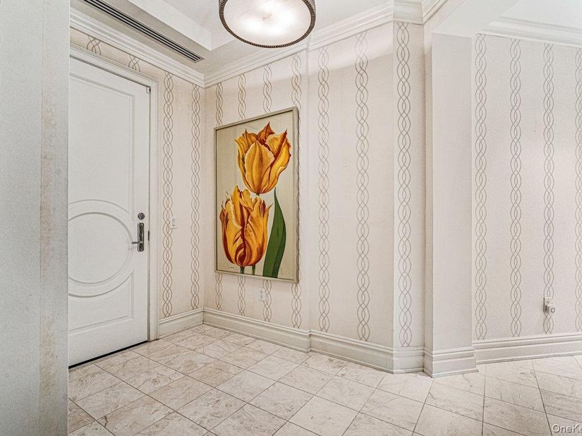 2000 Royal Court 2009, North Hills NY 11040
