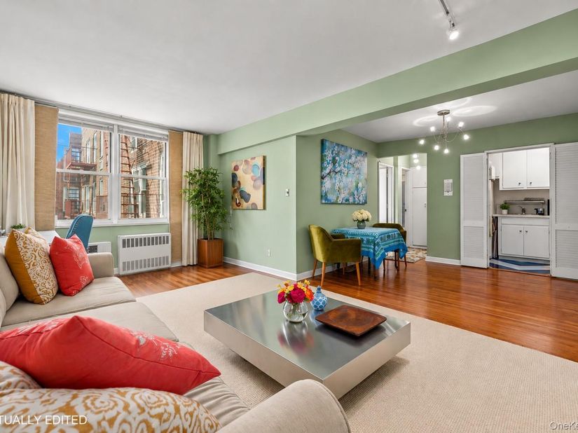 31-85 Crescent Street 516, Astoria NY 11106