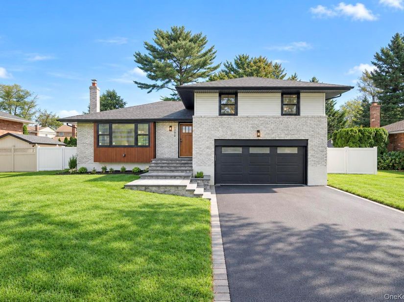 2056 Stratford Drive, Westbury NY 11590