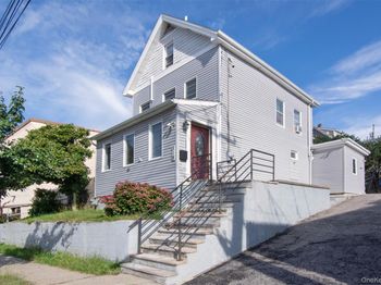 319 N Macquesten Parkway
