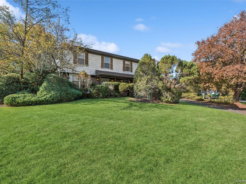 16 Bristol Downs Street, Coram NY 11727