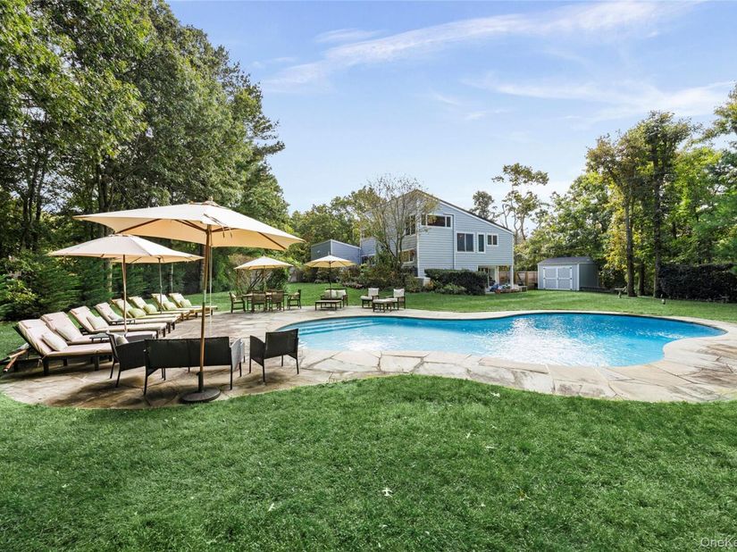73 Peconic Hills Drive, Southampton NY 11968