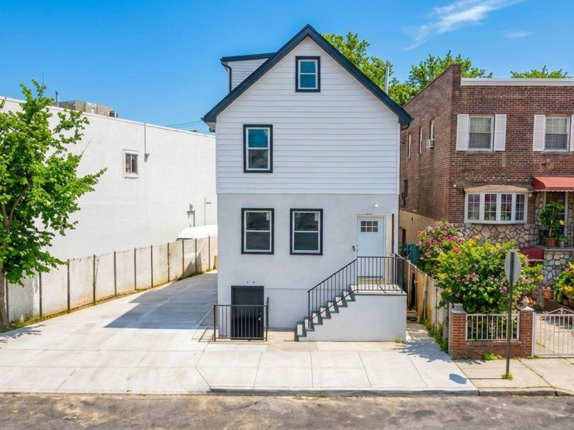 1148 E 211th Street, Bronx NY 10469