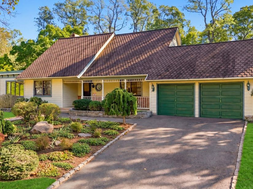 20 Buccaneer Lane, East Setauket NY 11733