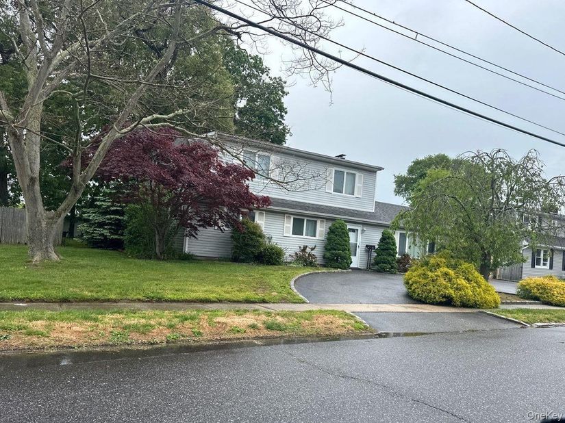 22 William Street, Copiague NY 11726
