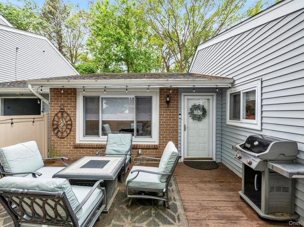 217 Springmeadow Drive I, Holbrook NY 11741