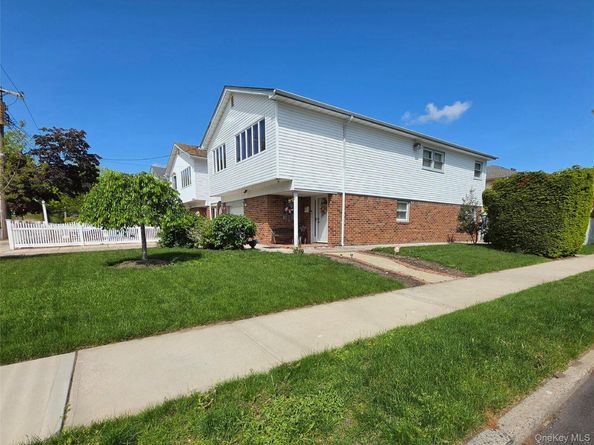 90-17 165th Avenue, Howard Beach NY 11414