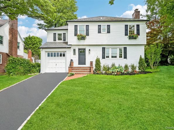22 Shorehaven Lane, Manhasset NY 11030