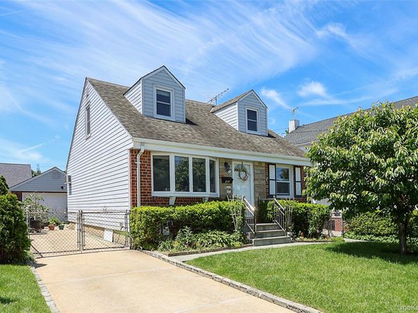 251 McKinley Parkway, Mineola NY 11501