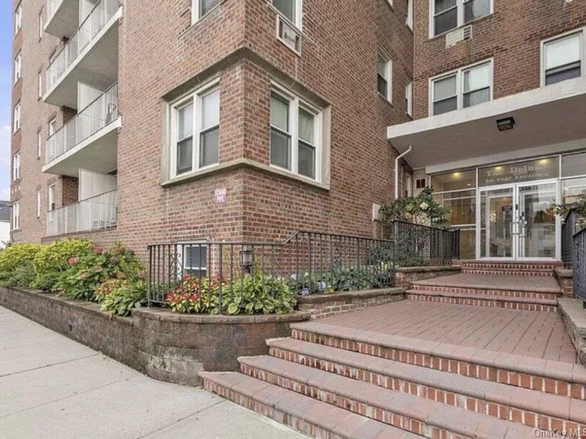 210 E Broadway 6J, Long Beach NY 11561