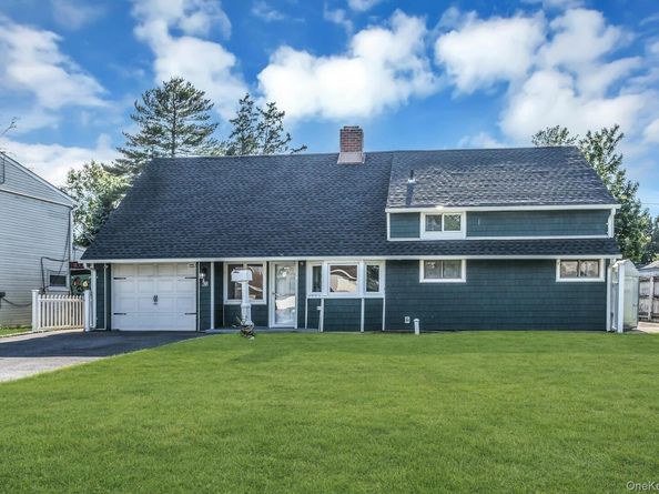 38 Fireplace Lane, Hicksville NY 11801