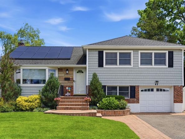 42 Kathleen Drive E, Syosset NY 11791