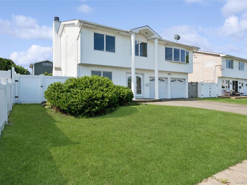 2625 Riverside Drive, Wantagh NY 11793
