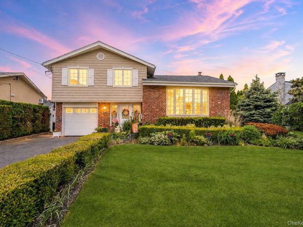 39 Brewster Road W, Massapequa NY 11758