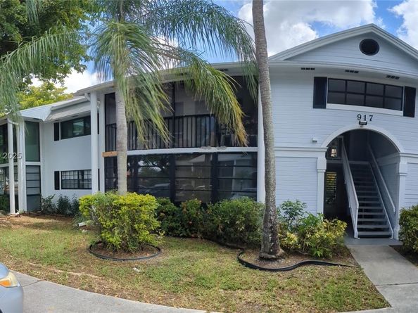 917 NE 199th St 206, Miami FL 33179