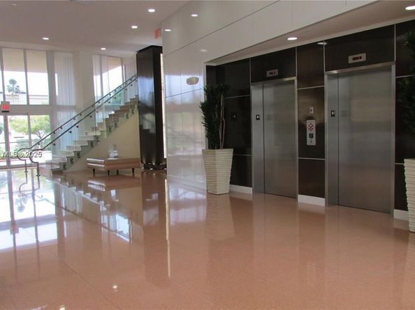 2775 NE 187Th St 205, Aventura FL 33180