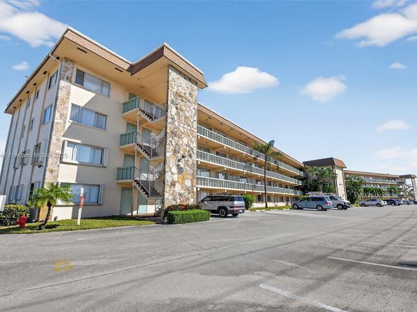 300 S Village Green Cir S 407, Palm Springs FL 33461