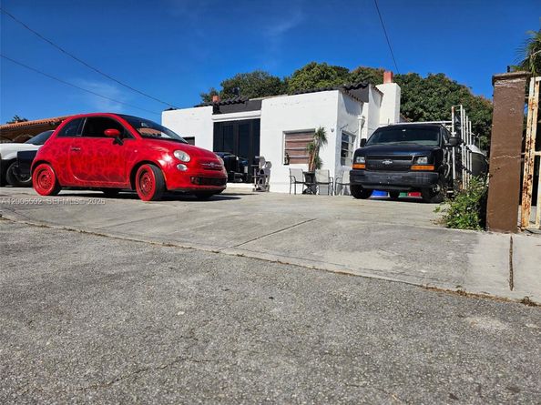 1829 NW 5th St, Miami FL 33125