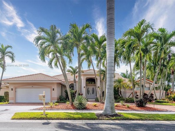 392 Coconut Cir, Weston FL 33326