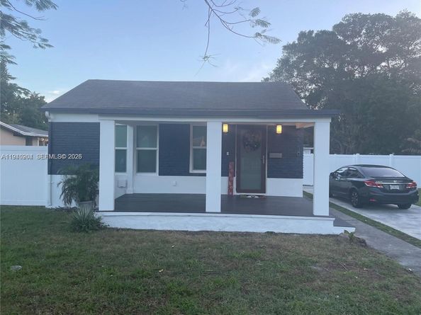 2730 Adams St, Hollywood FL 33020