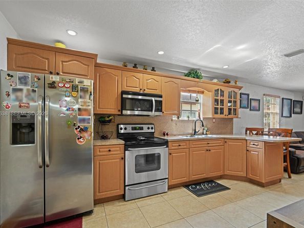 3140 NW 59th St, Miami FL 33142