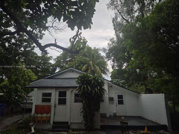 1243 NE 159th St, North Miami Beach FL 33162