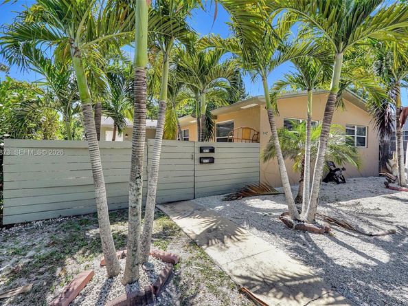 2470-2472 NE 182nd Ter, North Miami Beach FL 33160