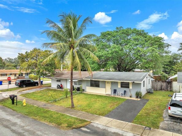7021 SW 19th Pl, North Lauderdale FL 33068