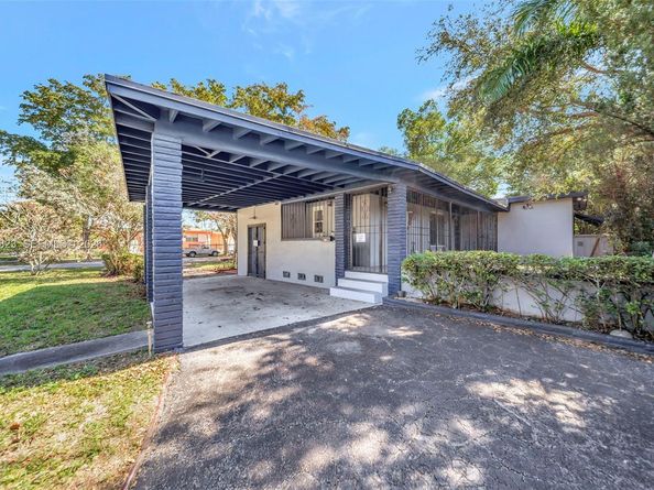 890 NE 138th St, North Miami FL 33161