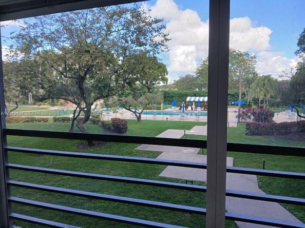 1300 Saint Charles Pl 222, Pembroke Pines FL 33026
