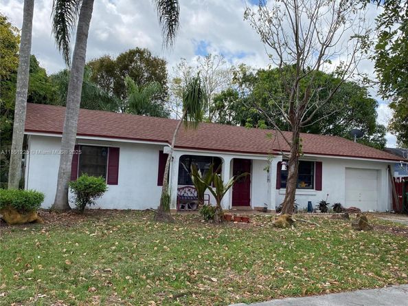 14902 SW 65th Ter, Miami FL 33193