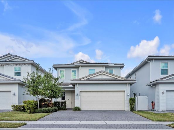 1101 Azul Ct, Deerfield Beach FL 33064