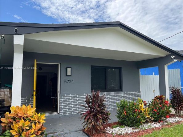 5724 SW 18th St, West Park FL 33023