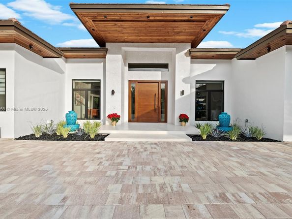 7775 SW 72nd Ave, Miami FL 33143