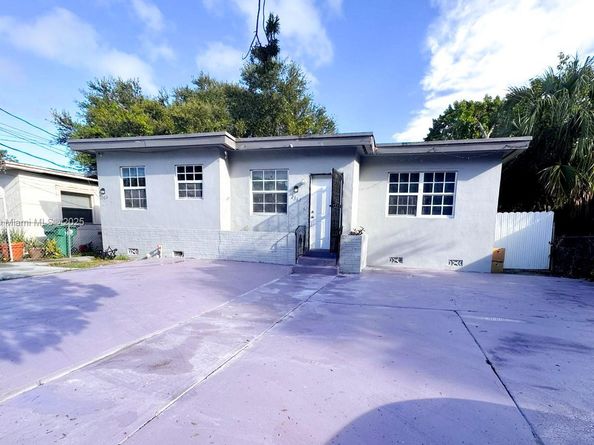 2367 NW 82nd St, Miami FL 33147